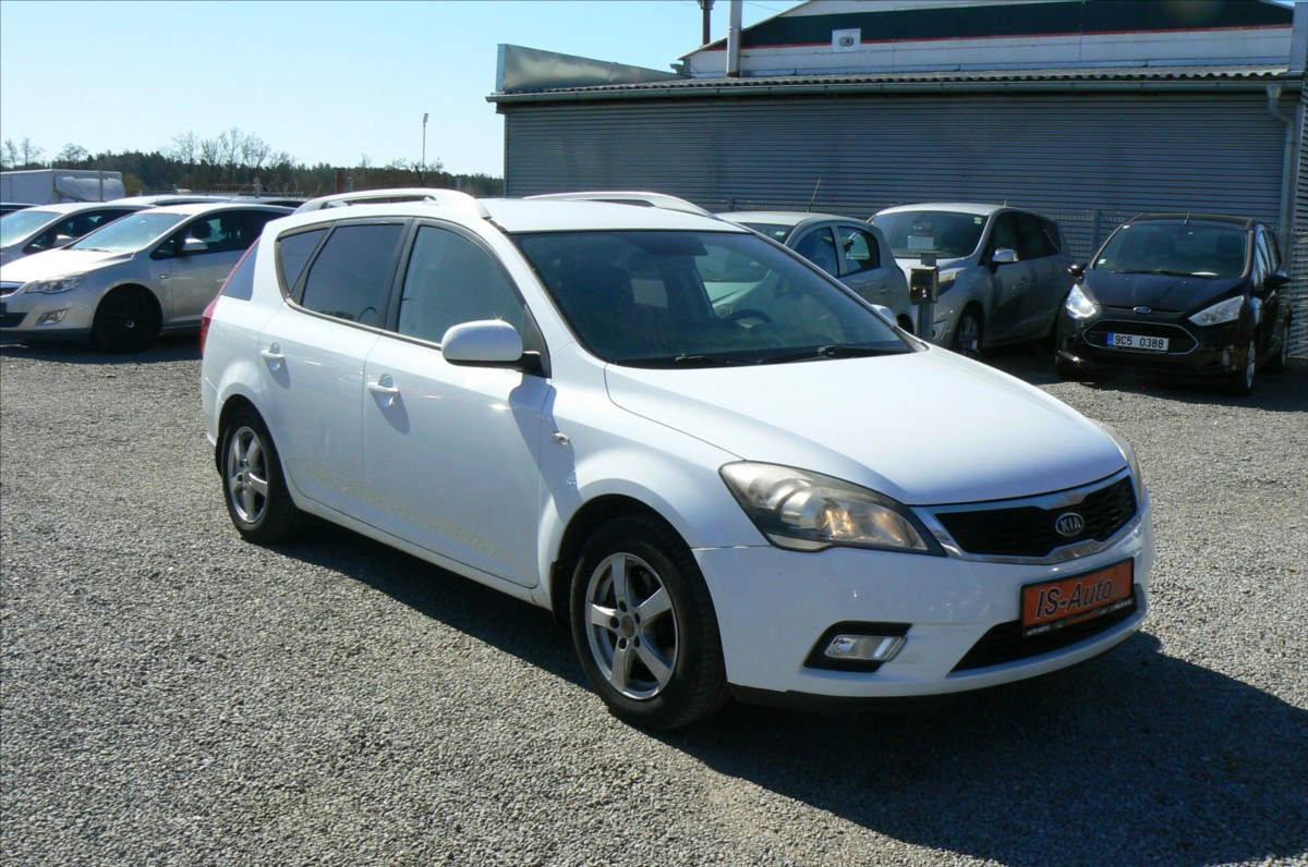 kia-ceed-1-4-combi-cr-1-majitel - 1