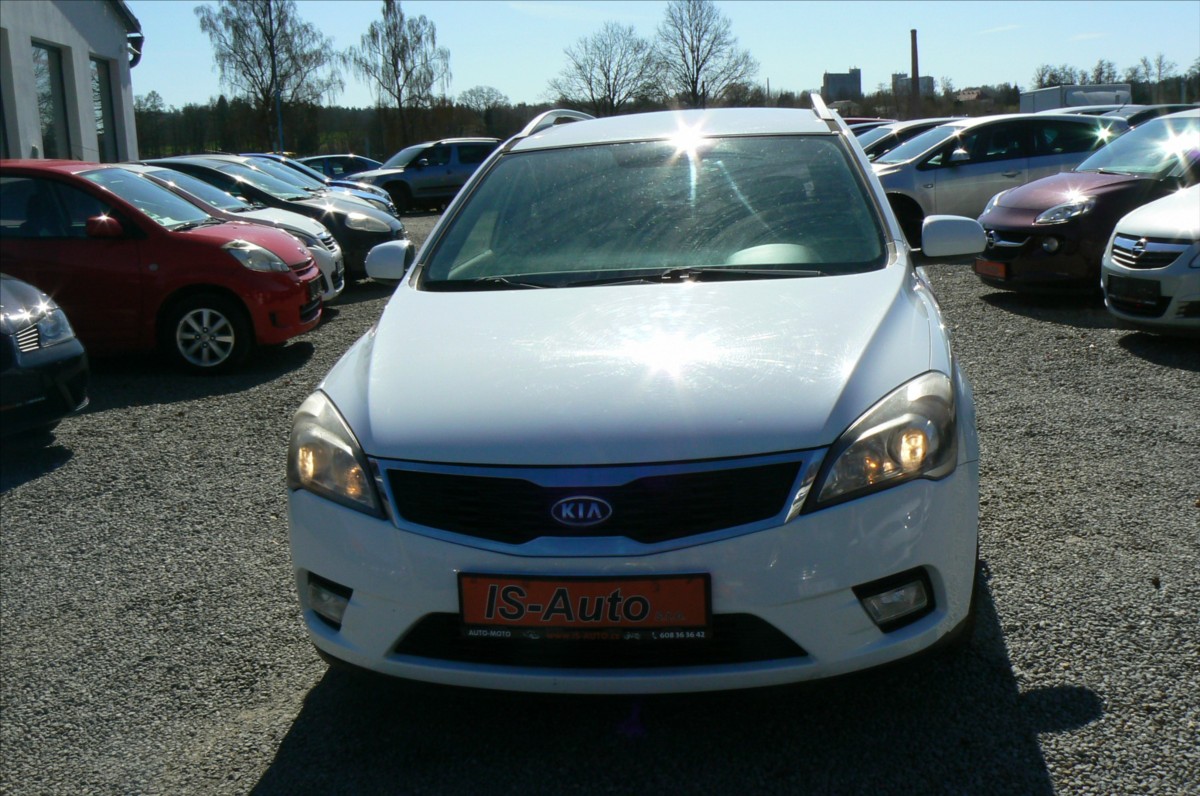 kia-ceed-1-4-combi-cr-1-majitel - 2
