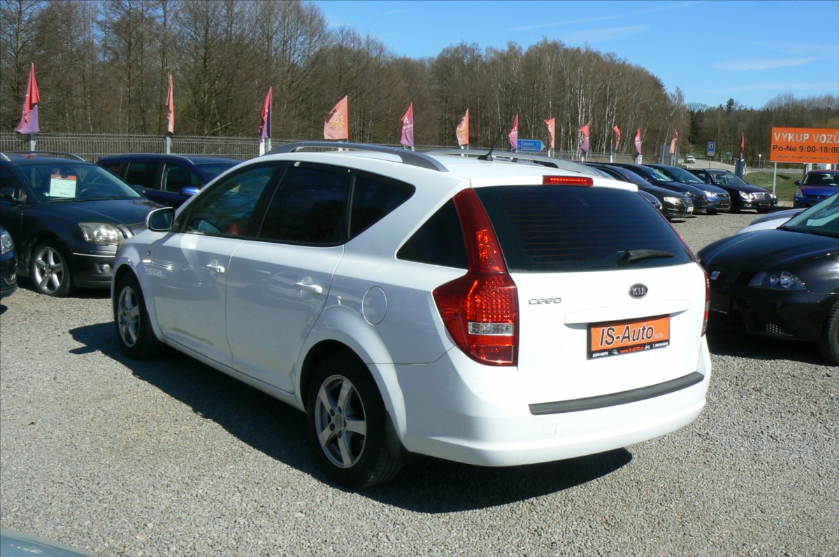 kia-ceed-1-4-combi-cr-1-majitel - 4