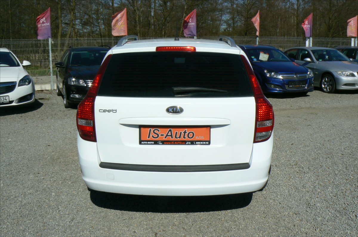 kia-ceed-1-4-combi-cr-1-majitel - 5