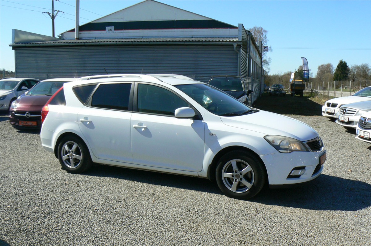 kia-ceed-1-4-combi-cr-1-majitel - 7