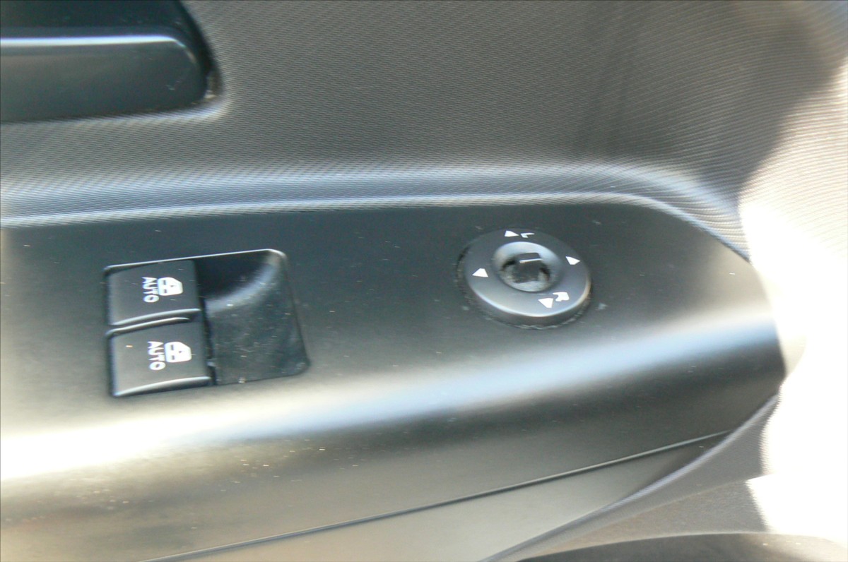 kia-ceed-1-4-combi-cr-1-majitel - 8