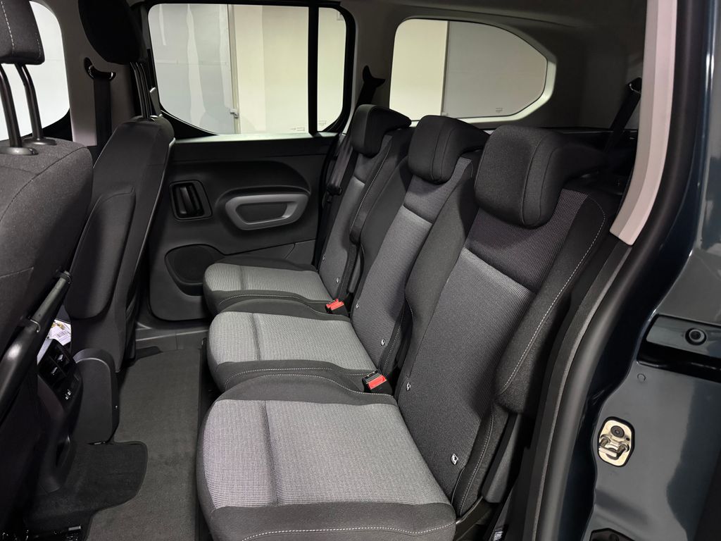 toyota-proace-city-verso-1-5-d-4d-vip-7-mist-at-long - 9