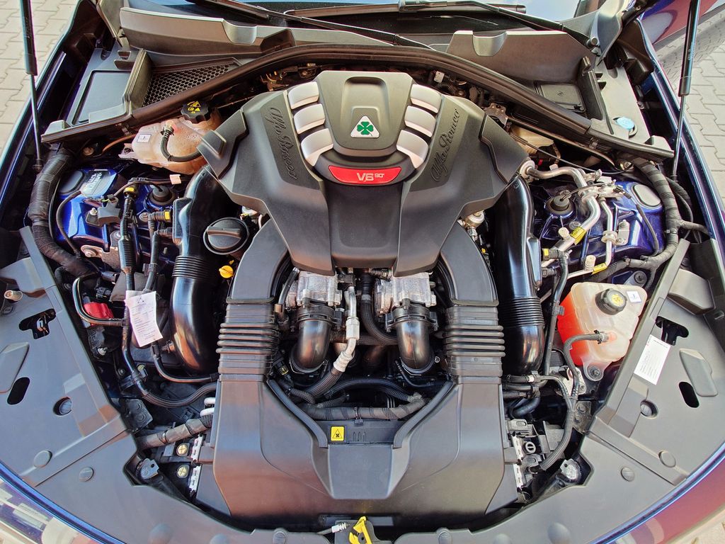 alfa-romeo-giulia-2-9-v6-bi-turbo-quadrifoglio - 8
