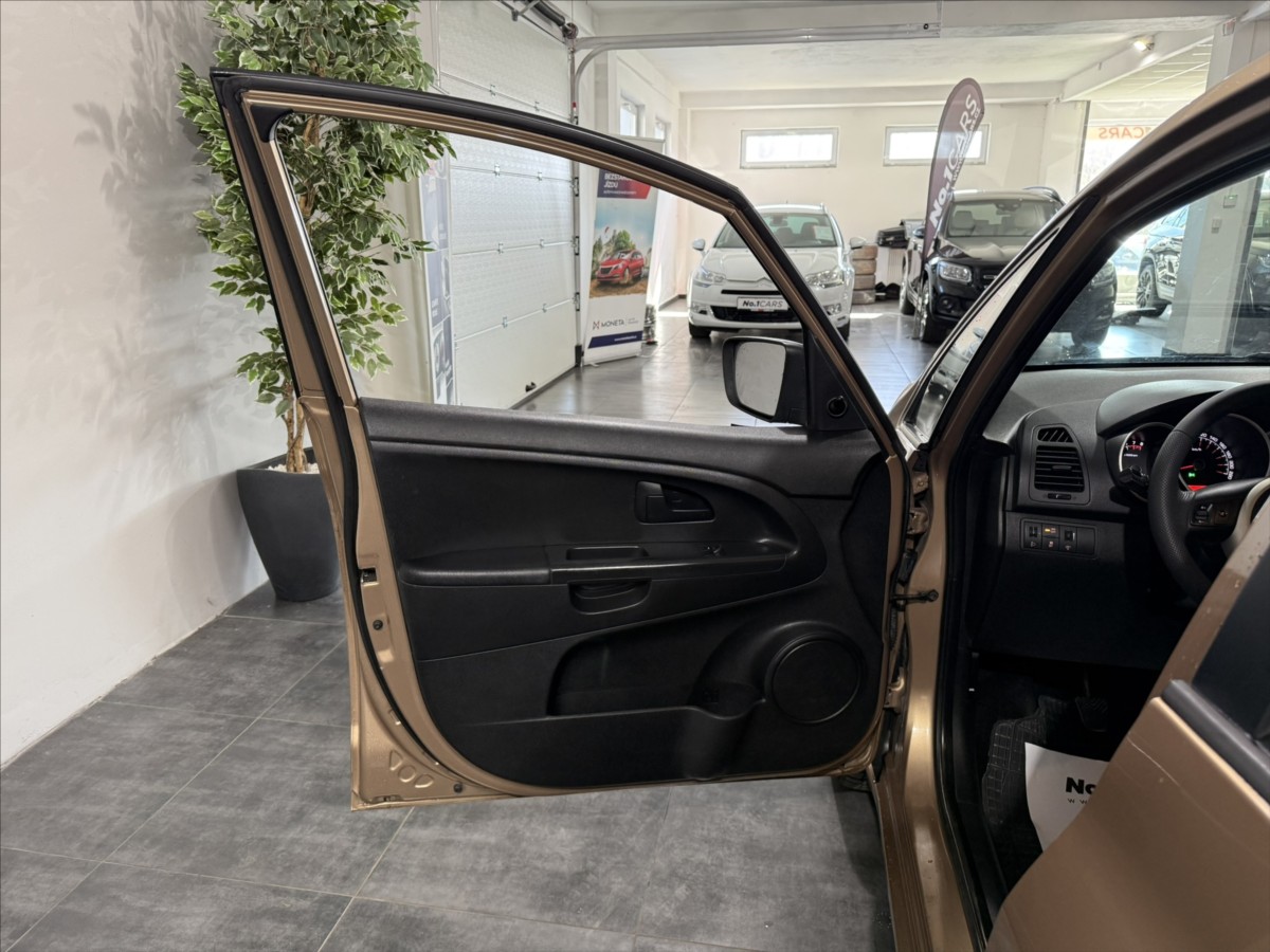 kia-venga-1-4-i-klima-alu-po-stk - 5