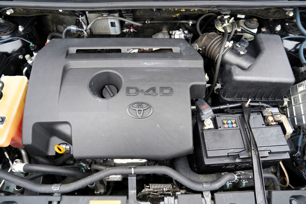 toyota-rav4-2-0d-4d-125-ps-4x4-navi-man - 9