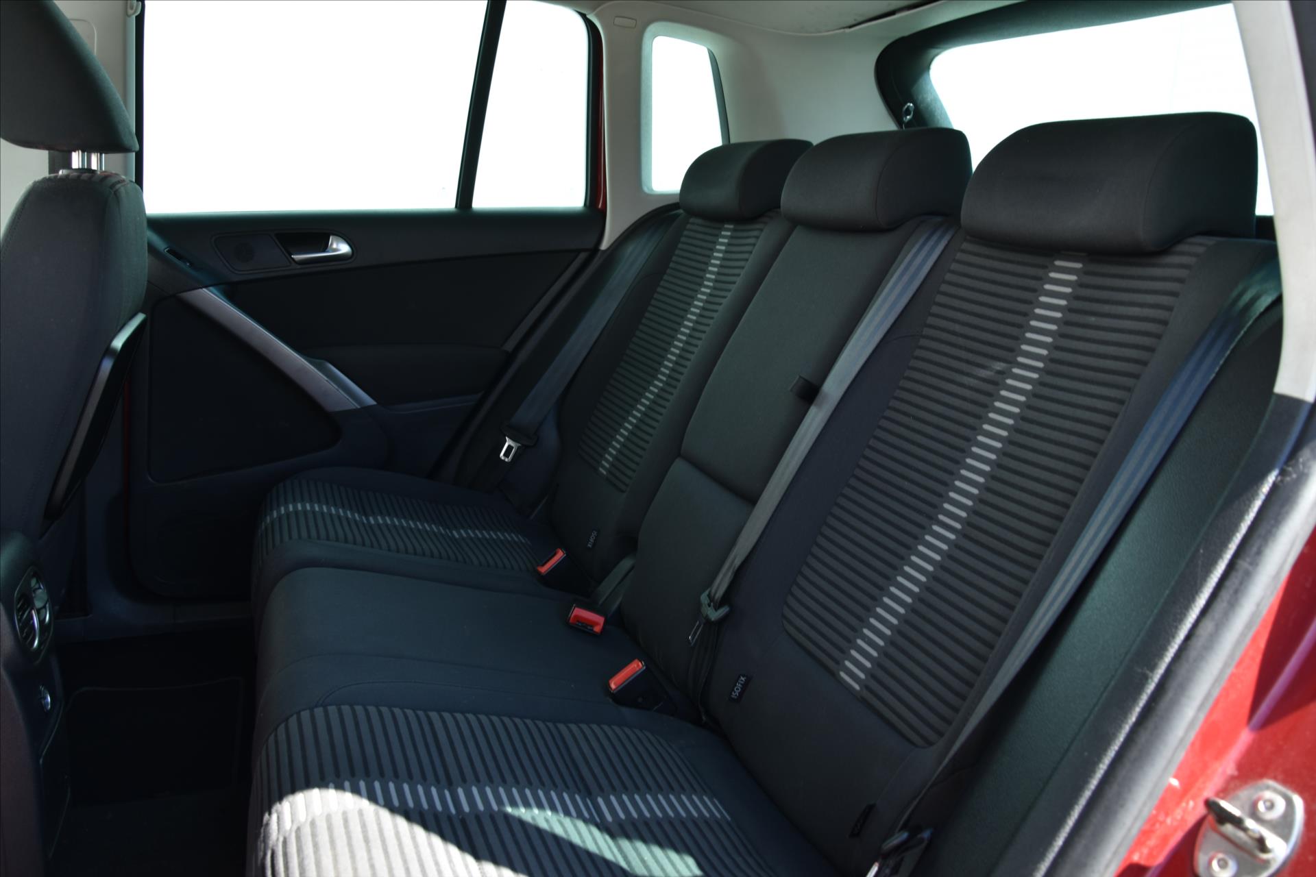 volkswagen-tiguan-2-0-tdi-103kw-dsg-4motion-cr - 9