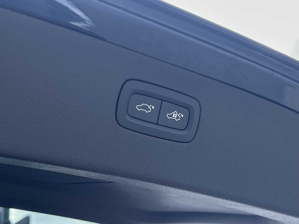 volvo-xc90-plus-b5-awd-vzduch-ventilace - 8