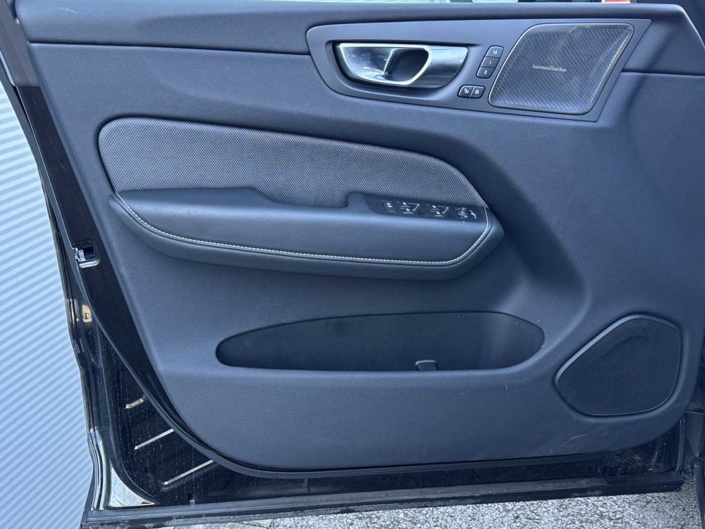 volvo-xc60-b5-awd-ultra-black-edition - 7