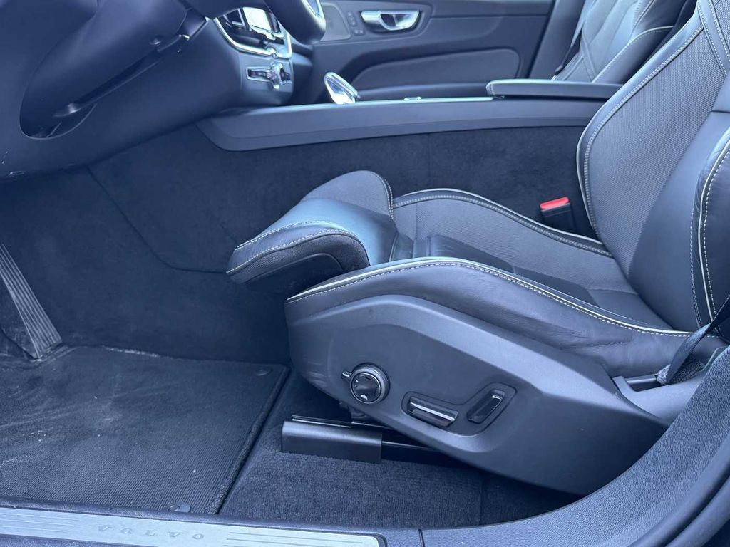 volvo-xc60-b5-awd-ultra-black-edition - 9