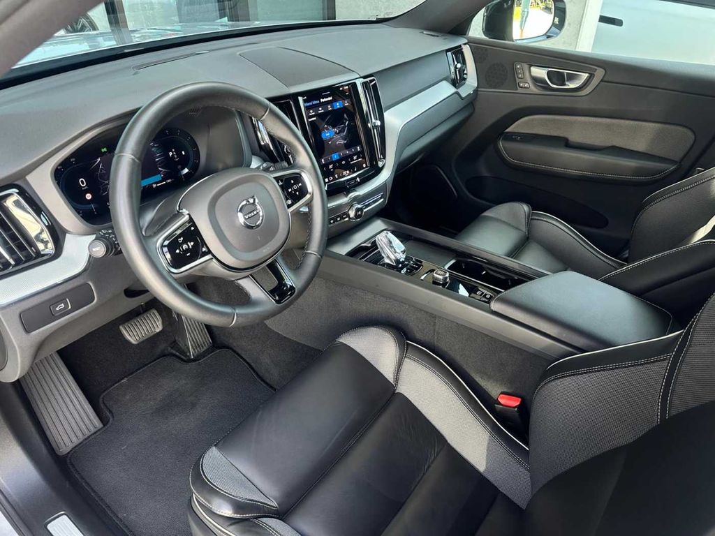 volvo-xc60-plus-dark-b4-awd - 7