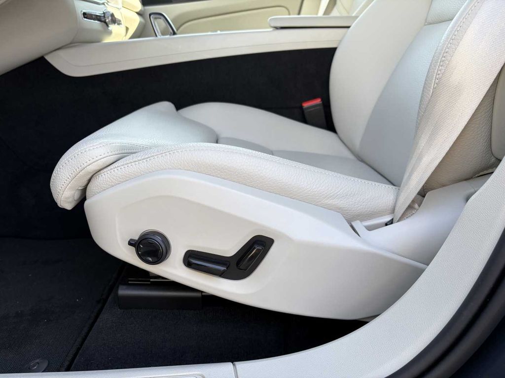 volvo-xc60-plus-t6-awd-phev-acc-blis - 7