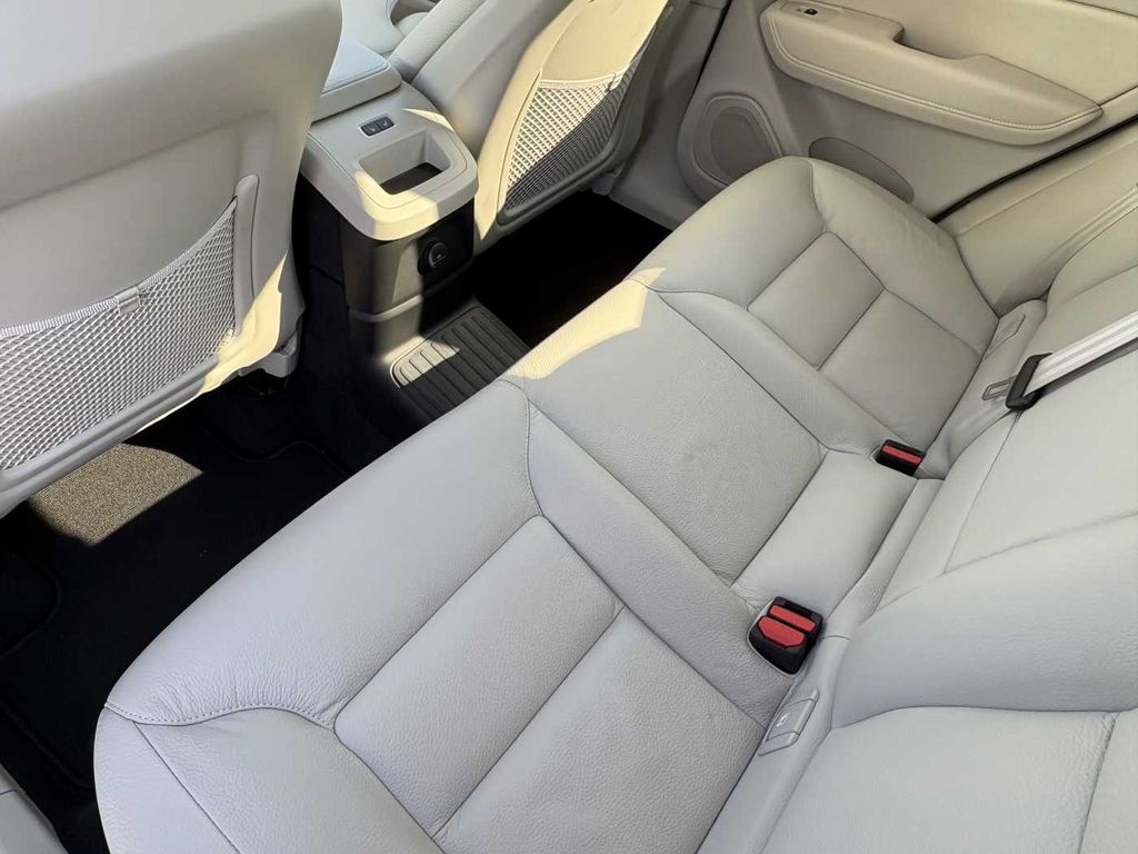 volvo-xc60-plus-t6-awd-phev-acc-blis - 8