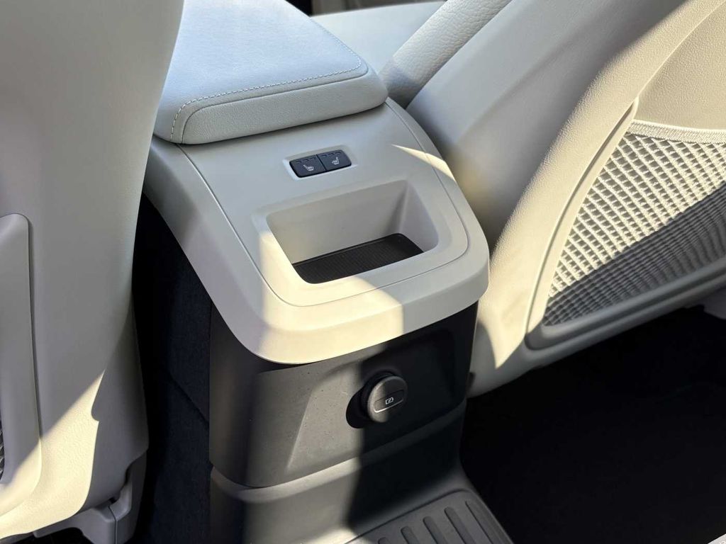 volvo-xc60-plus-t6-awd-phev-acc-blis - 9