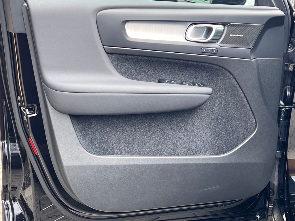 volvo-xc40-b3-plus-black-edition-acc-360 - 7