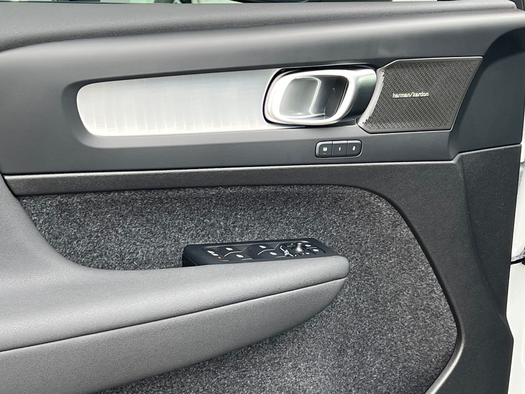 volvo-xc40-b3-plus-black-edition-acc-360 - 8