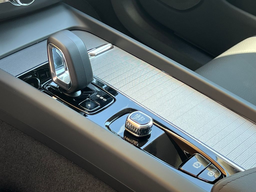 volvo-xc60-plus-b5-awd-360-acc-blis - 6