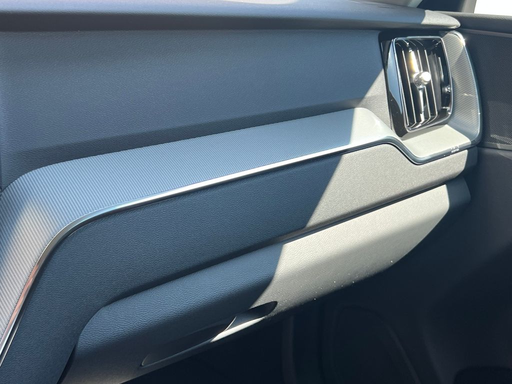 volvo-xc60-plus-b5-awd-360-acc-blis - 8