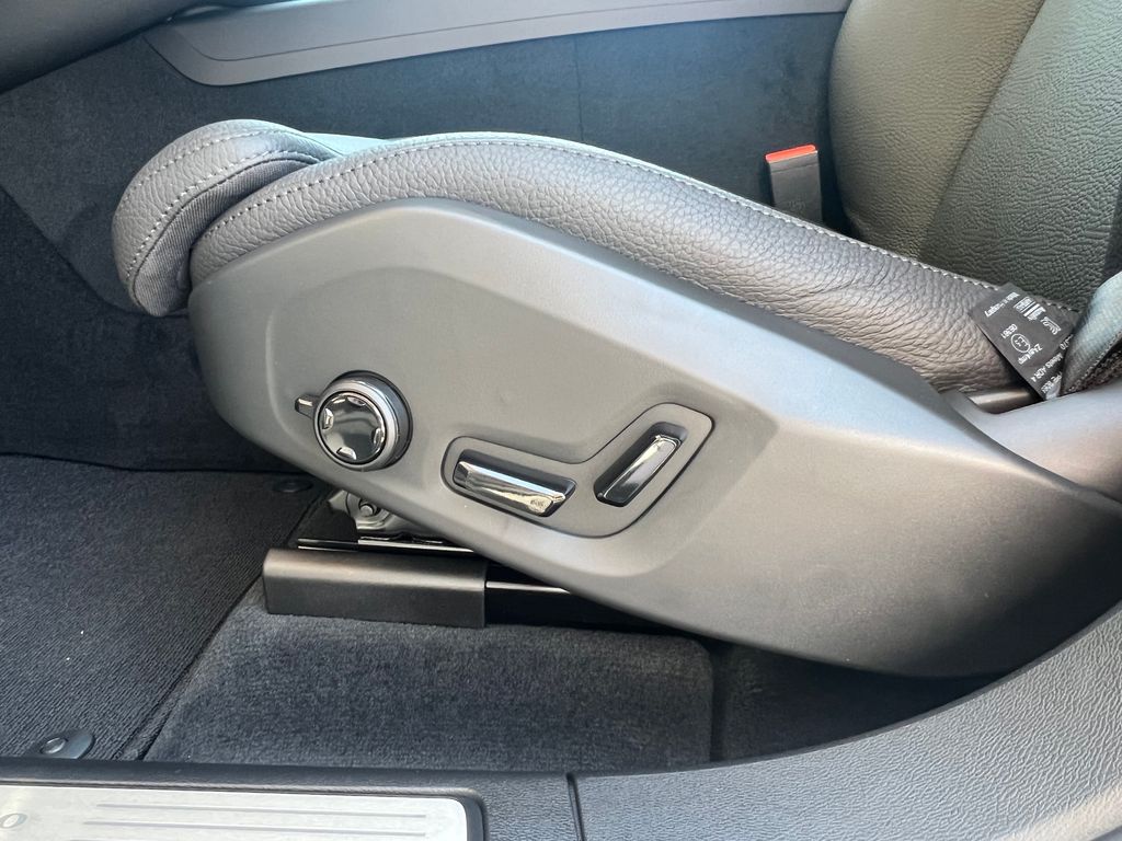 volvo-xc60-plus-b5-awd-360-acc-blis - 9