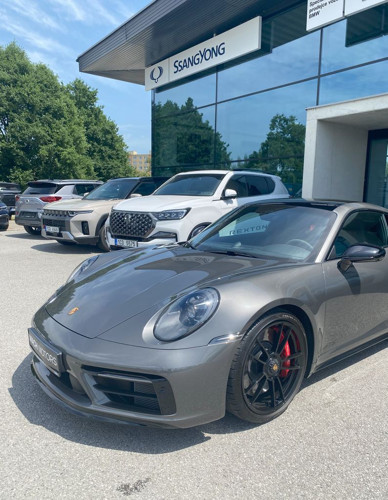 porsche-911-carrera-4-gts-panorama - 3