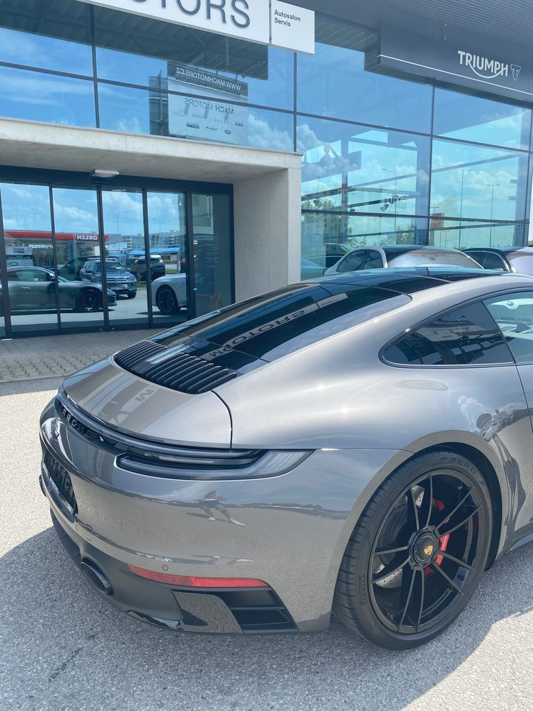 porsche-911-carrera-4-gts-panorama - 9