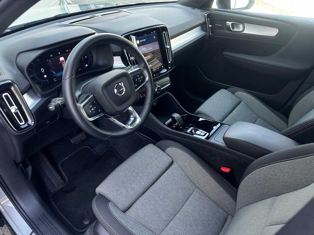 volvo-xc40-plus-dark-b4-145kw-blis-acc - 5