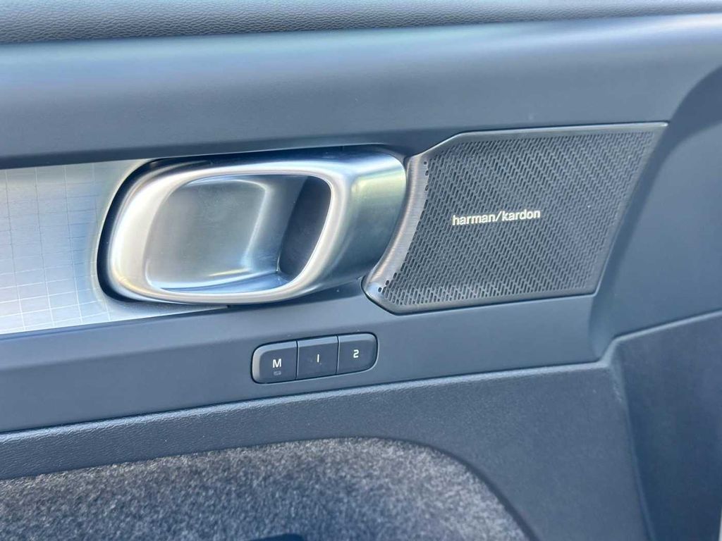 volvo-xc40-plus-dark-b4-145kw-blis-acc - 6