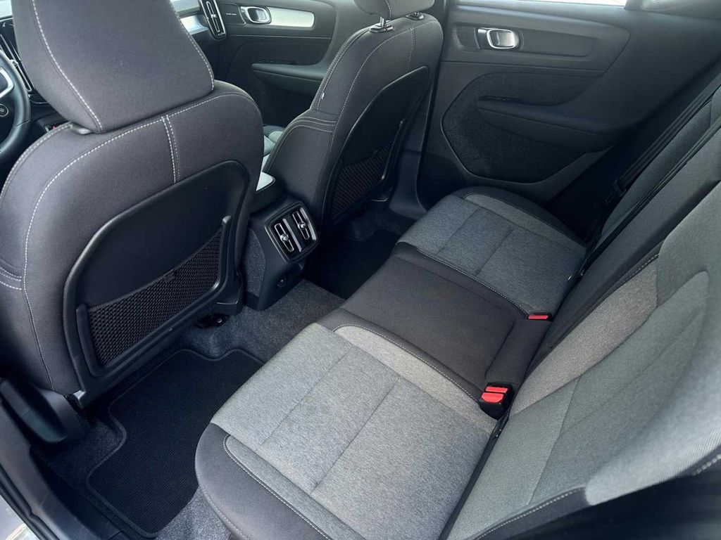 volvo-xc40-plus-dark-b4-145kw-blis-acc - 7