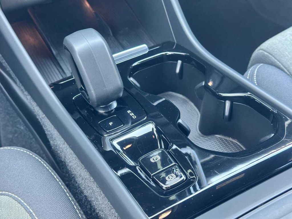 volvo-xc40-plus-dark-b4-145kw-blis-acc - 8