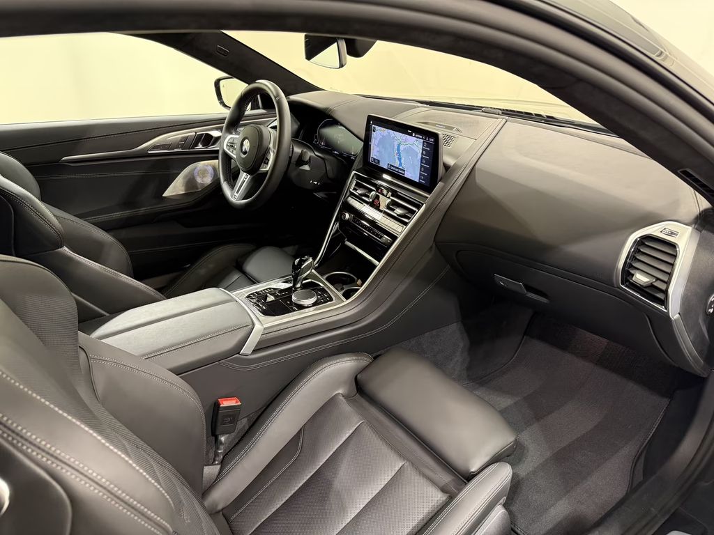 bmw-rada-8-m850i-xdrive-coupe-08-2025-top - 7