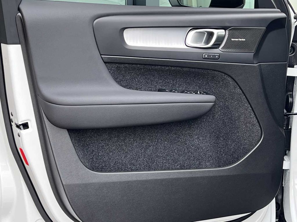 volvo-xc40-b4-plus-pixel-360 - 5