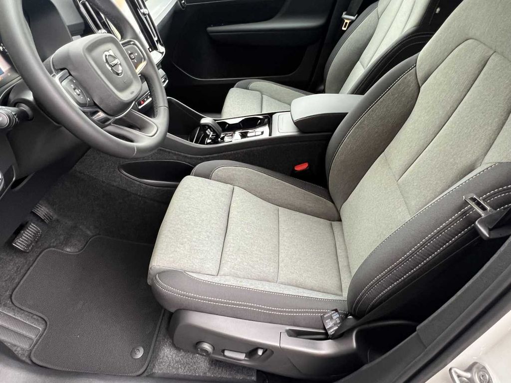 volvo-xc40-b4-plus-pixel-360 - 7