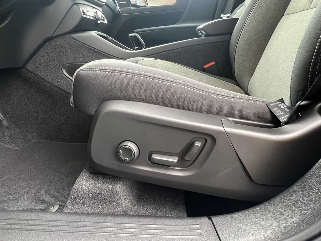 volvo-xc40-b4-plus-pixel-360 - 8