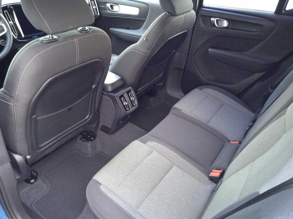 volvo-xc40-plus-dark-b3-harman-kardon - 6