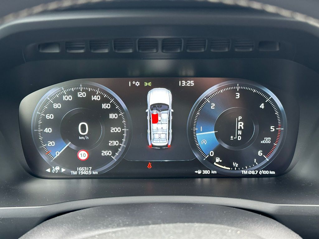 volvo-xc90-r-design-d5-awd-vzduch-h-k - 8