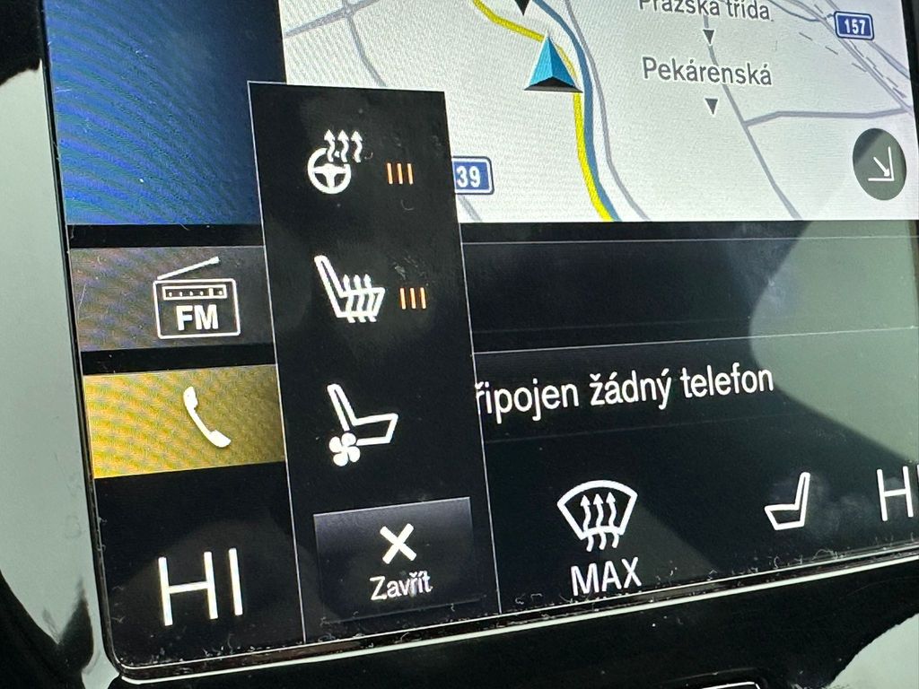 volvo-xc90-r-design-d5-awd-vzduch-h-k - 9