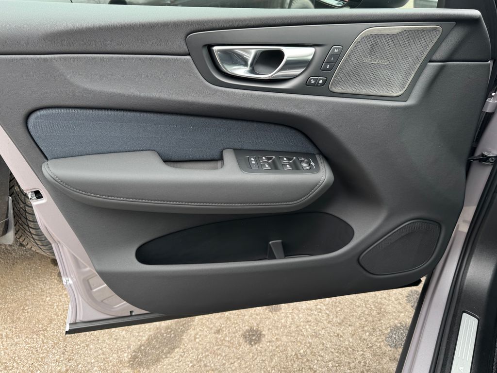 volvo-xc60-plus-b5-360-full-led - 7