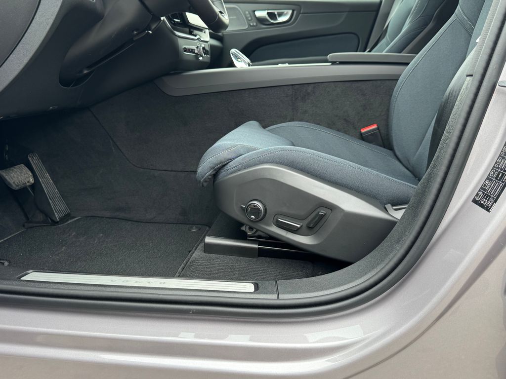 volvo-xc60-plus-b5-360-full-led - 9