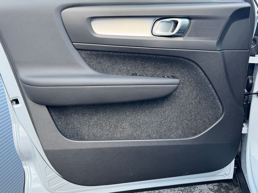 volvo-xc40-core-b3-360-full-led - 6