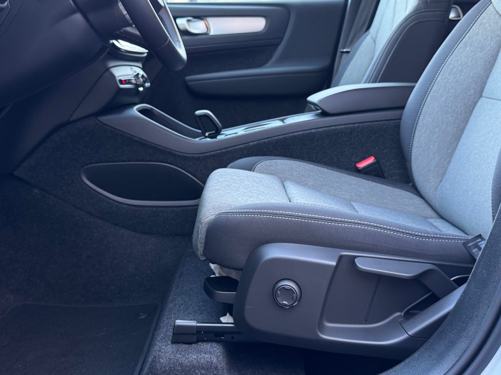 volvo-xc40-core-b3-360-full-led - 8