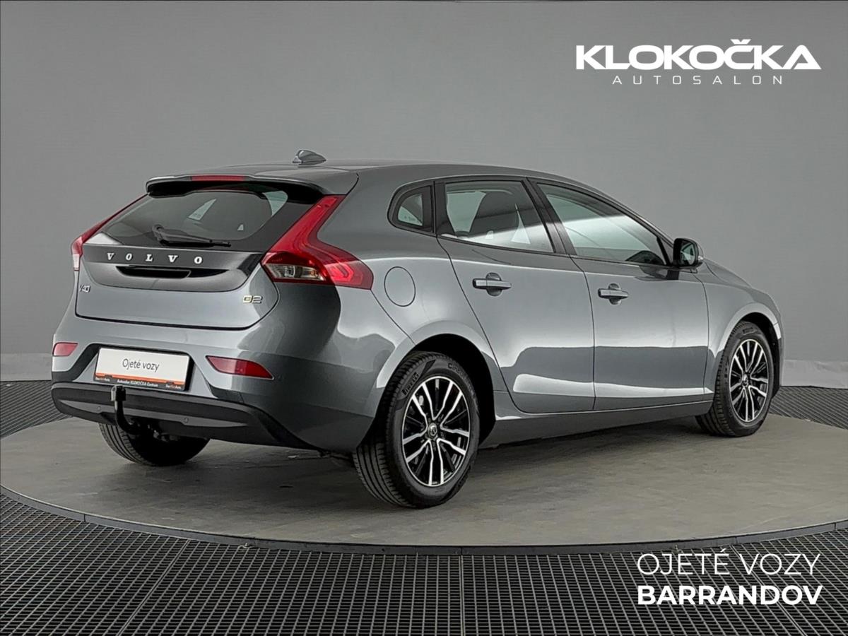 volvo-v40-2-0-d2-momentum-6auto - 1