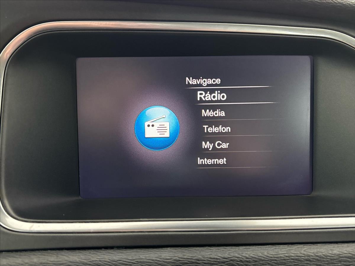 volvo-v40-2-0-d2-momentum-6auto - 9