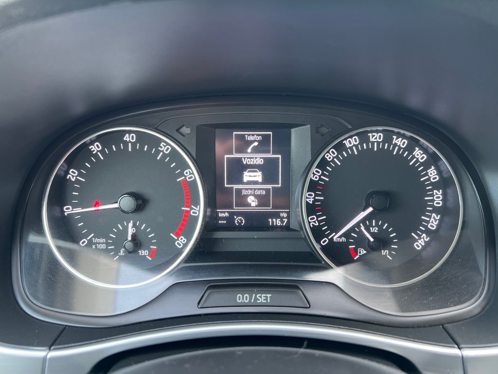 skoda-fabia-1-0-tsi-81kw-ambition-zaruka - 9