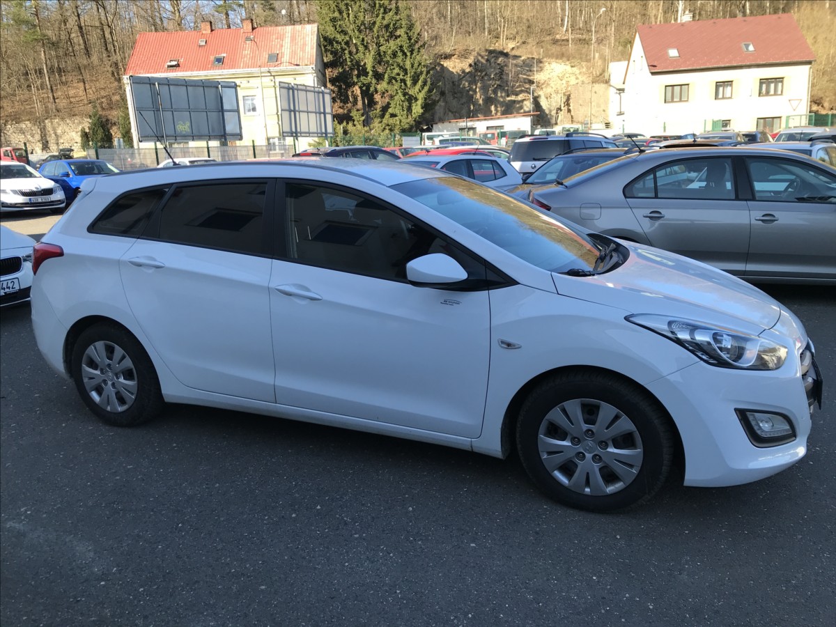 hyundai-i30-1-6-crdi-combi-81kw - 3
