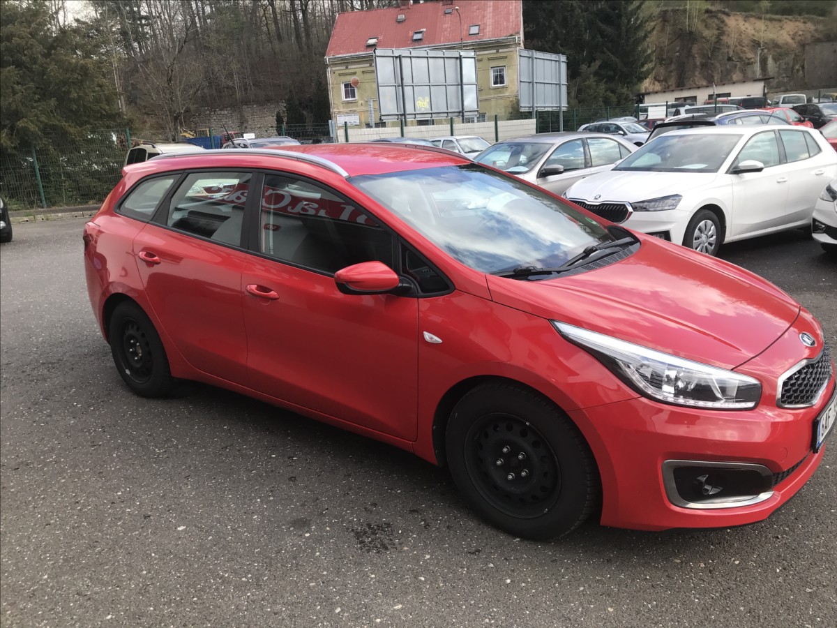kia-ceed-1-6-crdi-combi-automat - 3