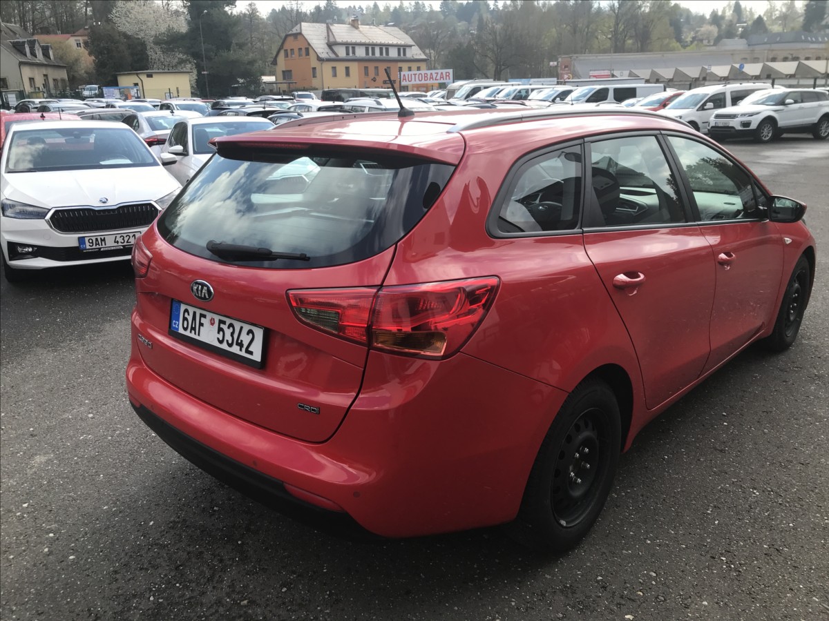 kia-ceed-1-6-crdi-combi-automat - 4