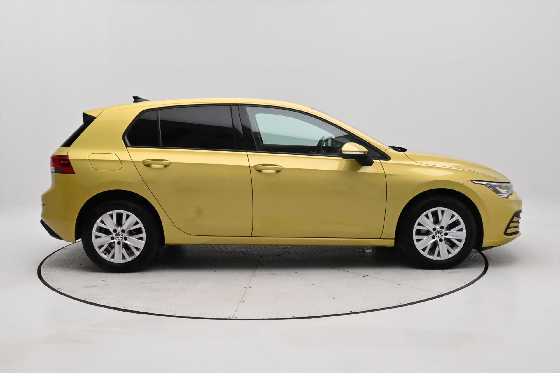 volkswagen-golf-1-0-tsi-81kw-life-zaruka-az-5-let - 3