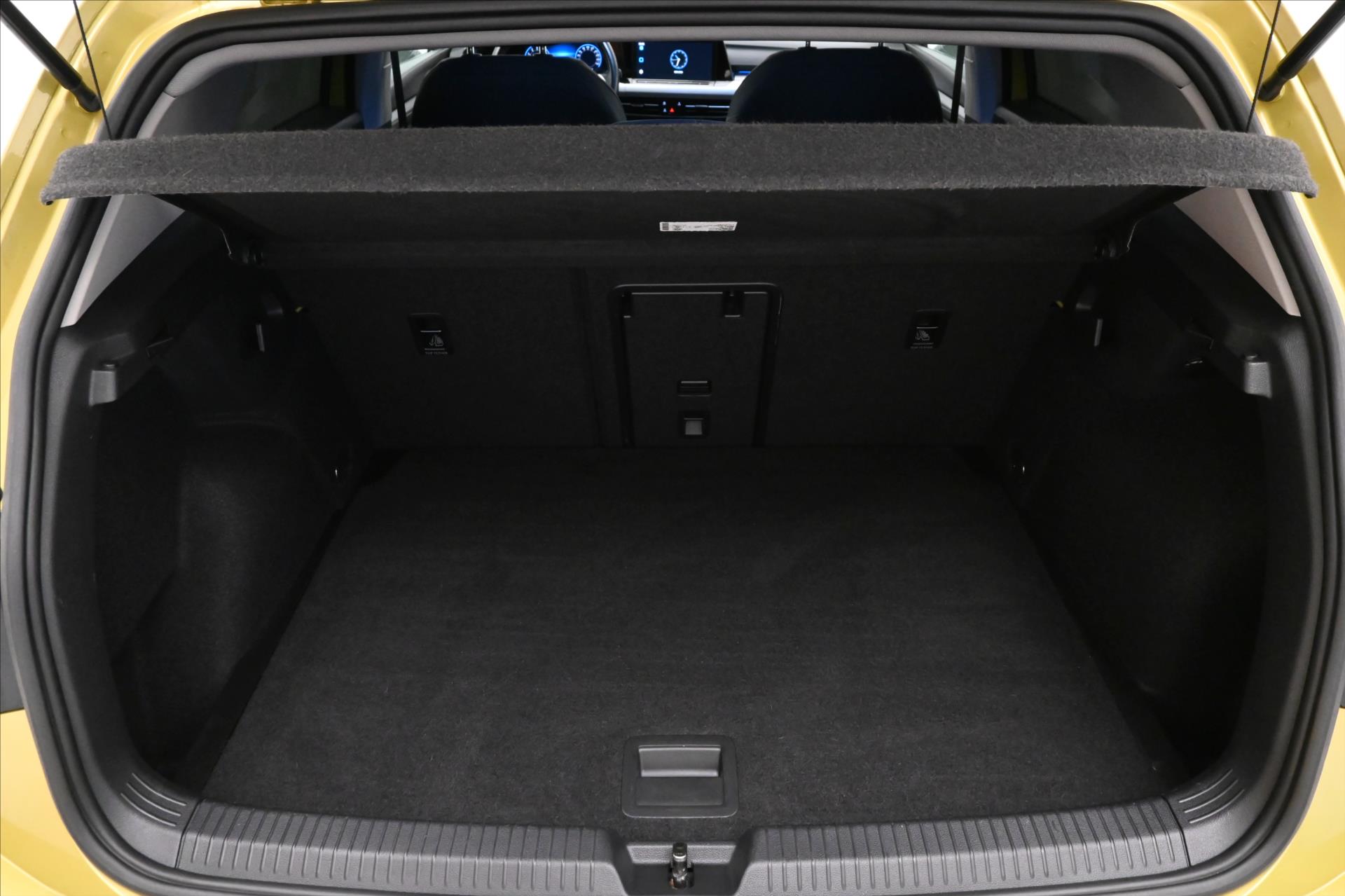 volkswagen-golf-1-0-tsi-81kw-life-zaruka-az-5-let - 9