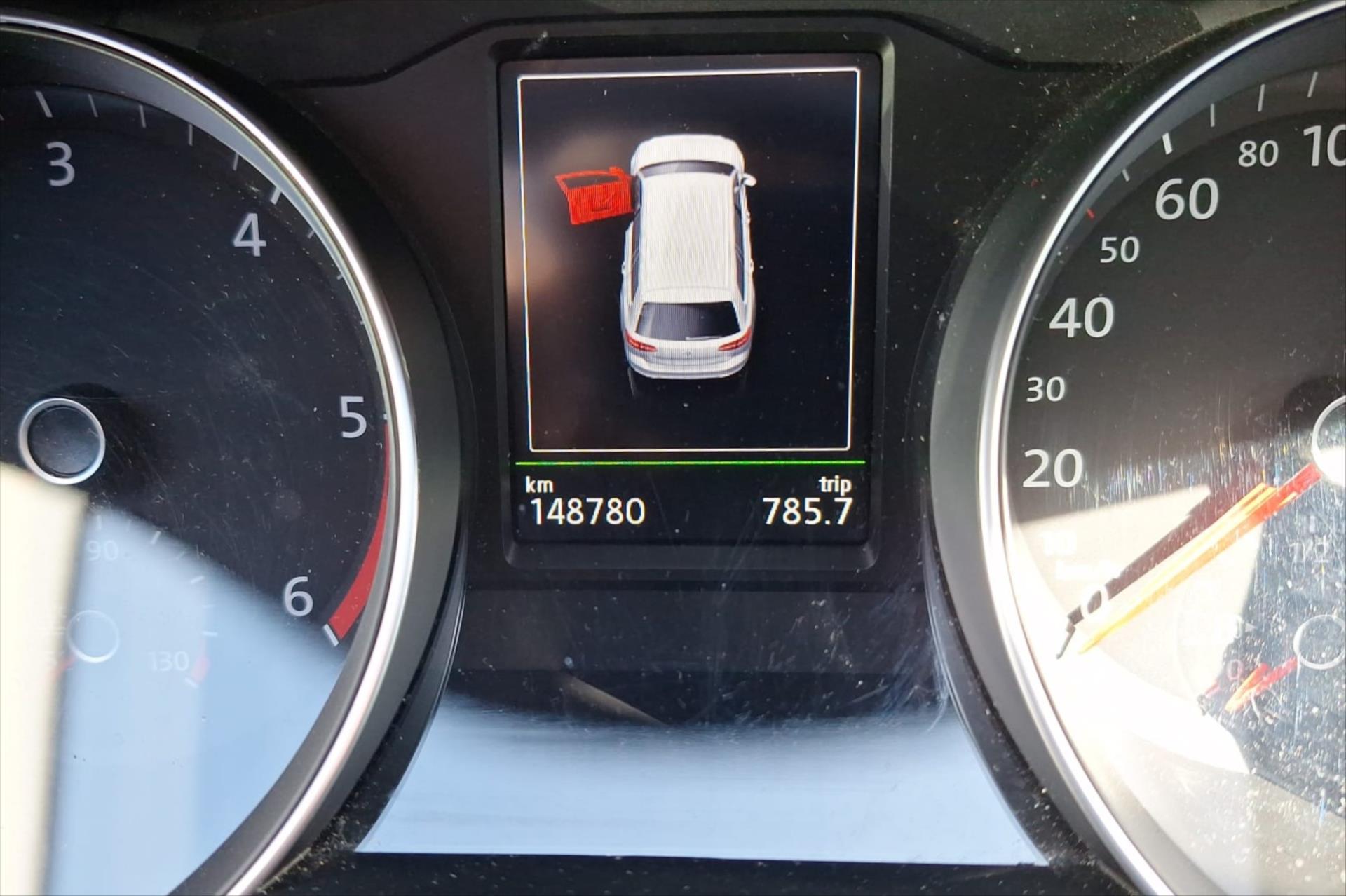 volkswagen-passat-2-0-tdi-110-kw-business-vuz-pripravujeme-k-prodeji - 2