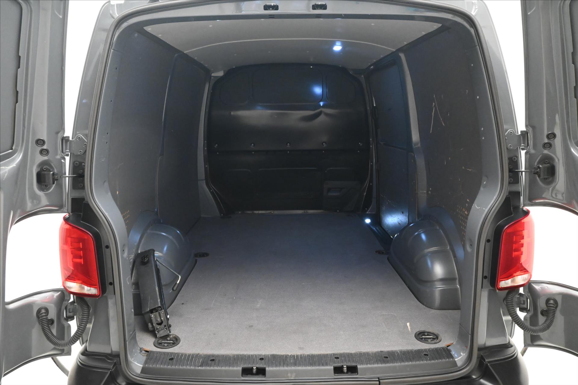 volkswagen-transporter-2-0-tdi-81kw-tempomat-zaruka-az-5-let - 9